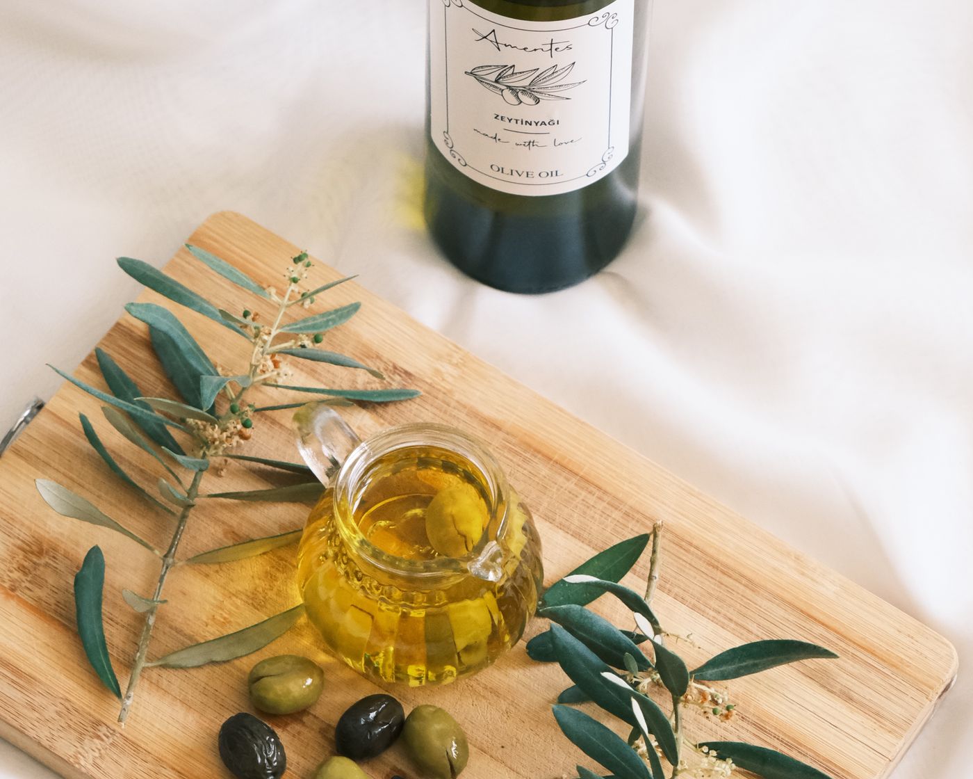 Bouteille premium d'huile d'olive en marque blanche